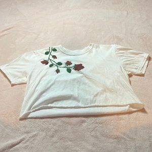 White T-shirt, short sleeve crop top with roses